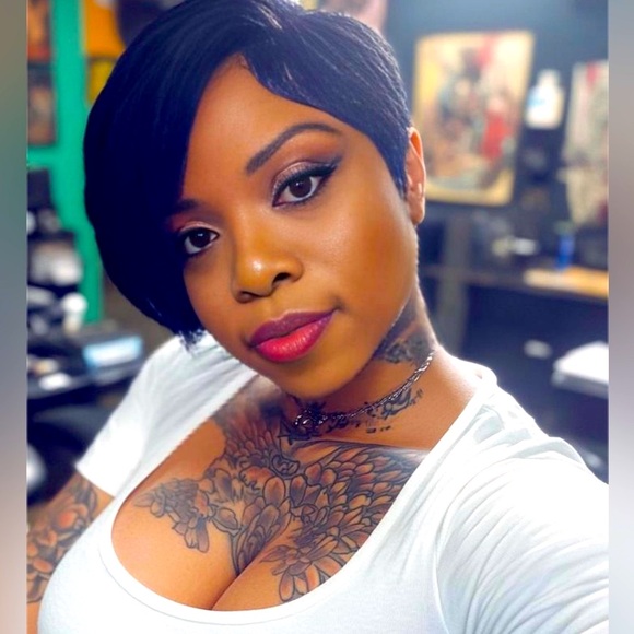 โจ Meet your Posher, Synthia - Welcome to my closet! โจ - Picture 11 of 12